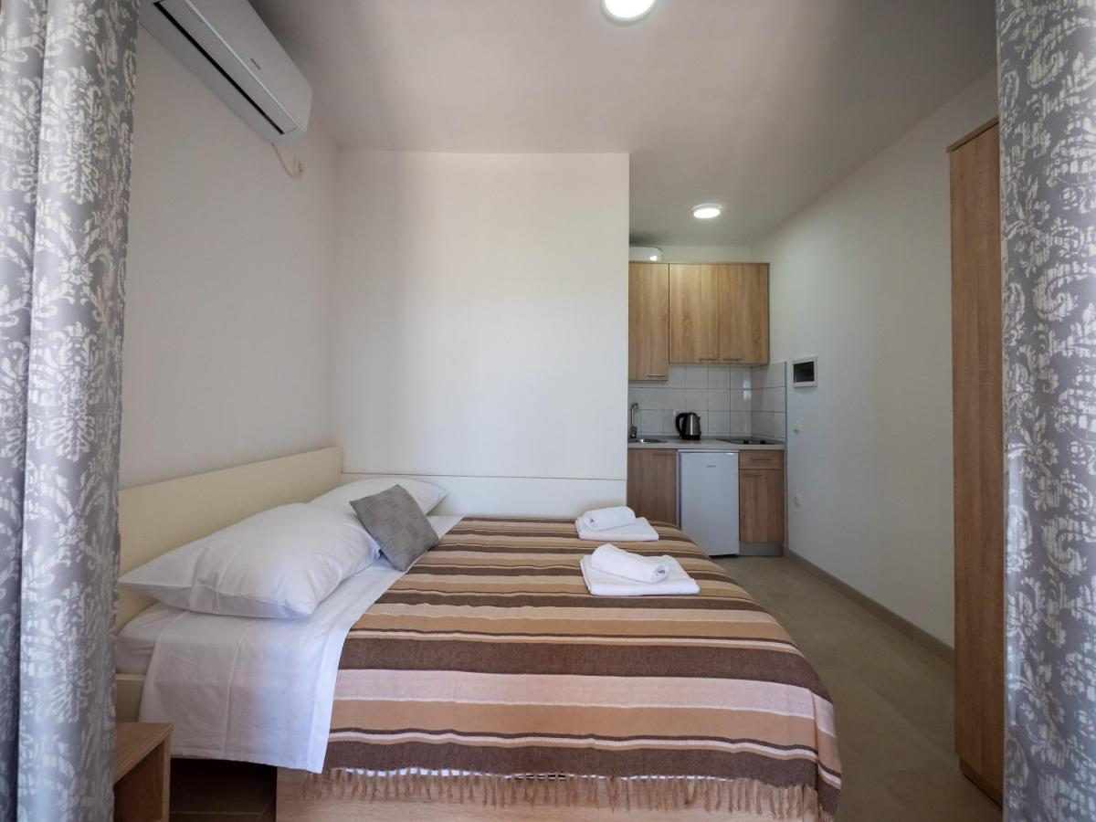 Apartments Tri Mora Ražanac Extérieur photo