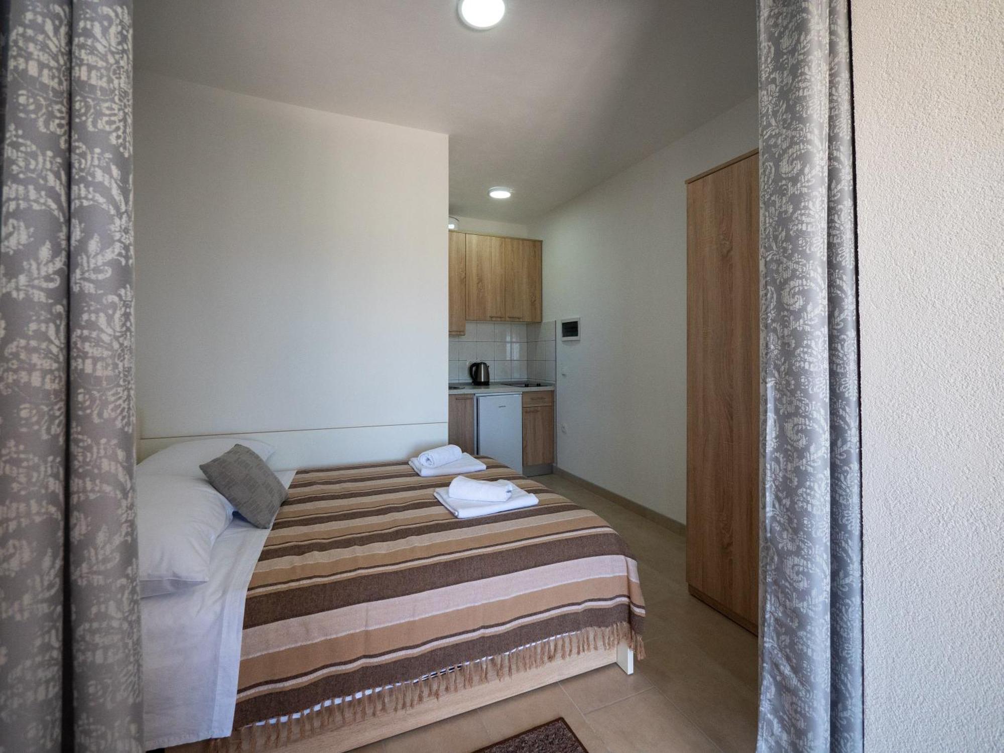 Apartments Tri Mora Ražanac Chambre photo