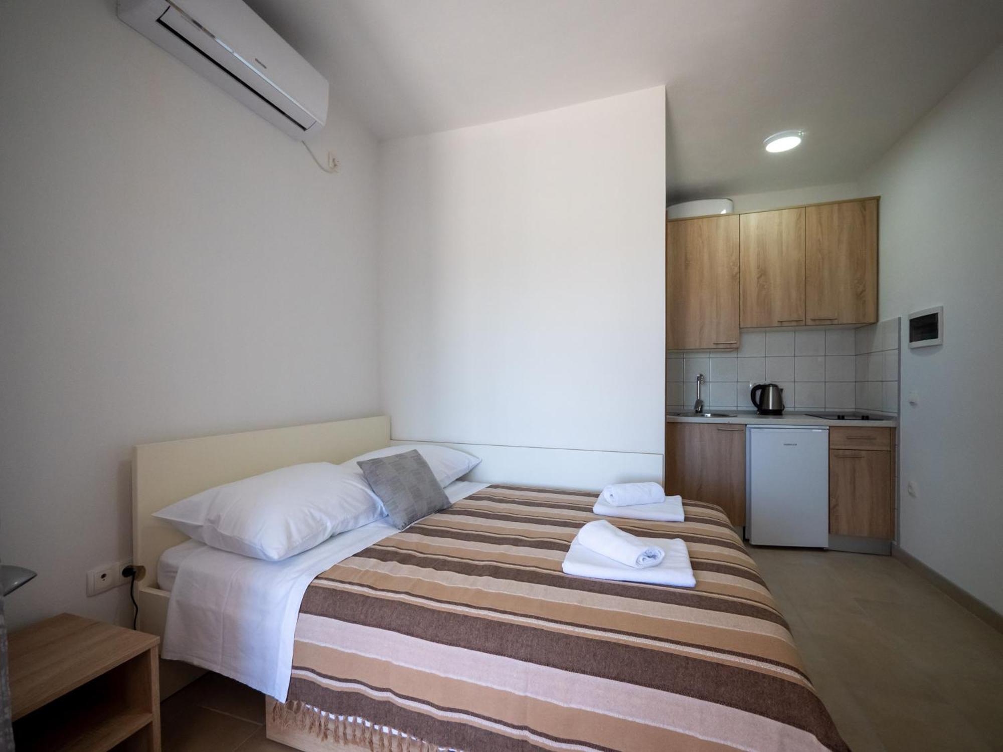 Apartments Tri Mora Ražanac Chambre photo