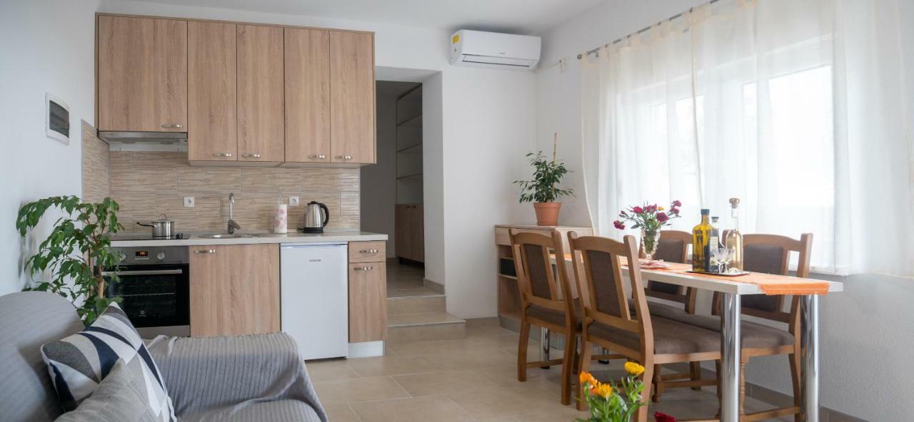 Apartments Tri Mora Ražanac Extérieur photo