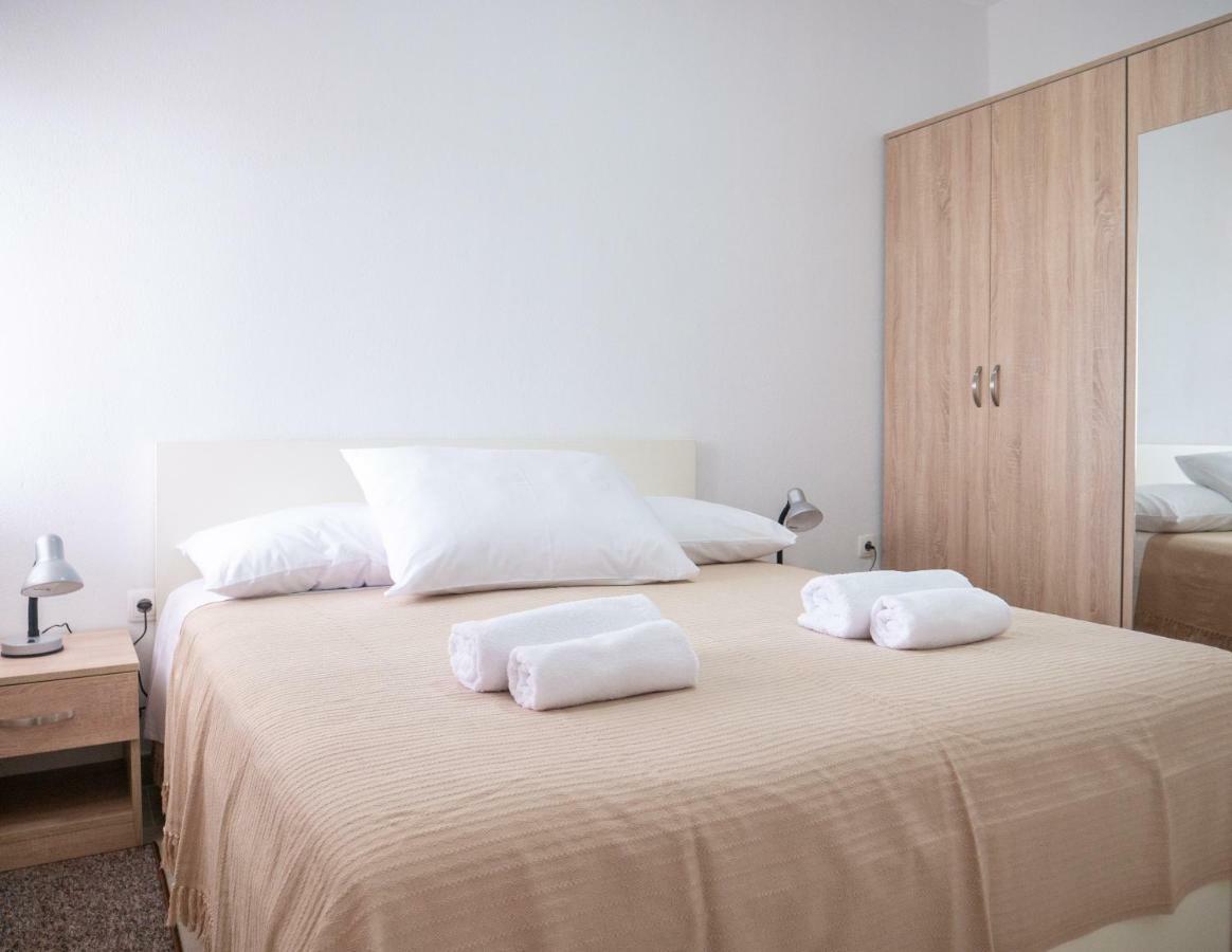 Apartments Tri Mora Ražanac Extérieur photo