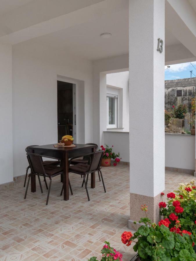 Apartments Tri Mora Ražanac Extérieur photo
