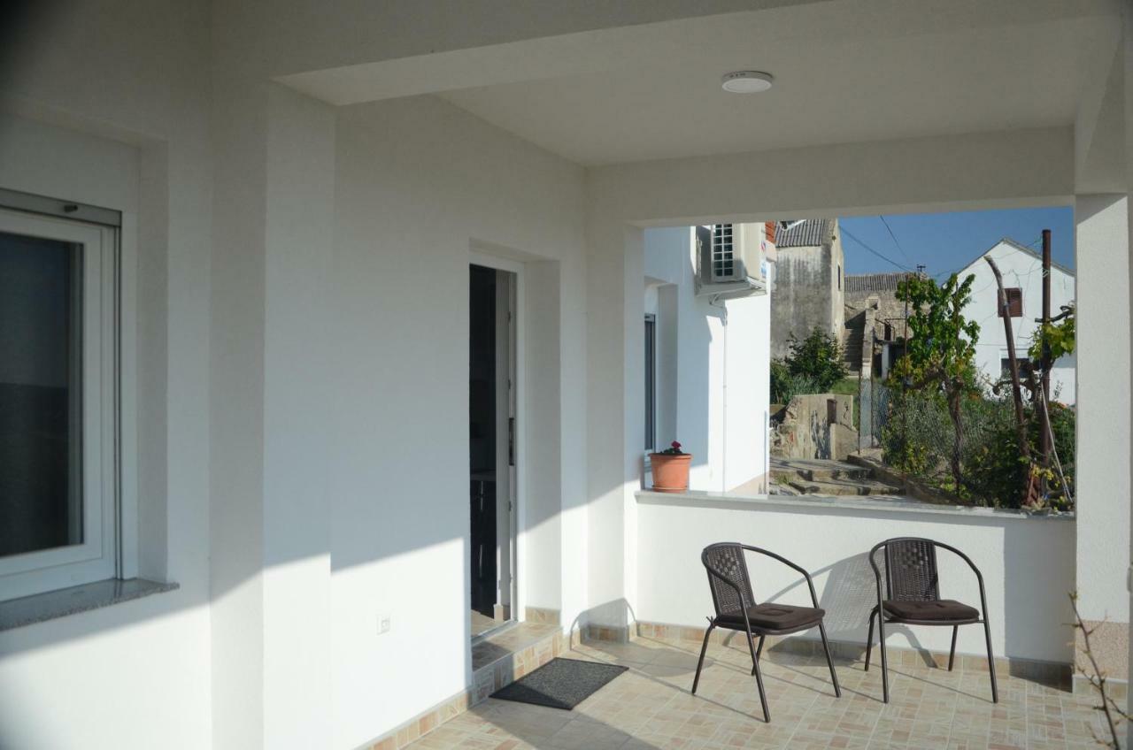 Apartments Tri Mora Ražanac Extérieur photo