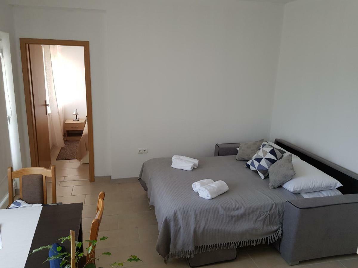Apartments Tri Mora Ražanac Extérieur photo