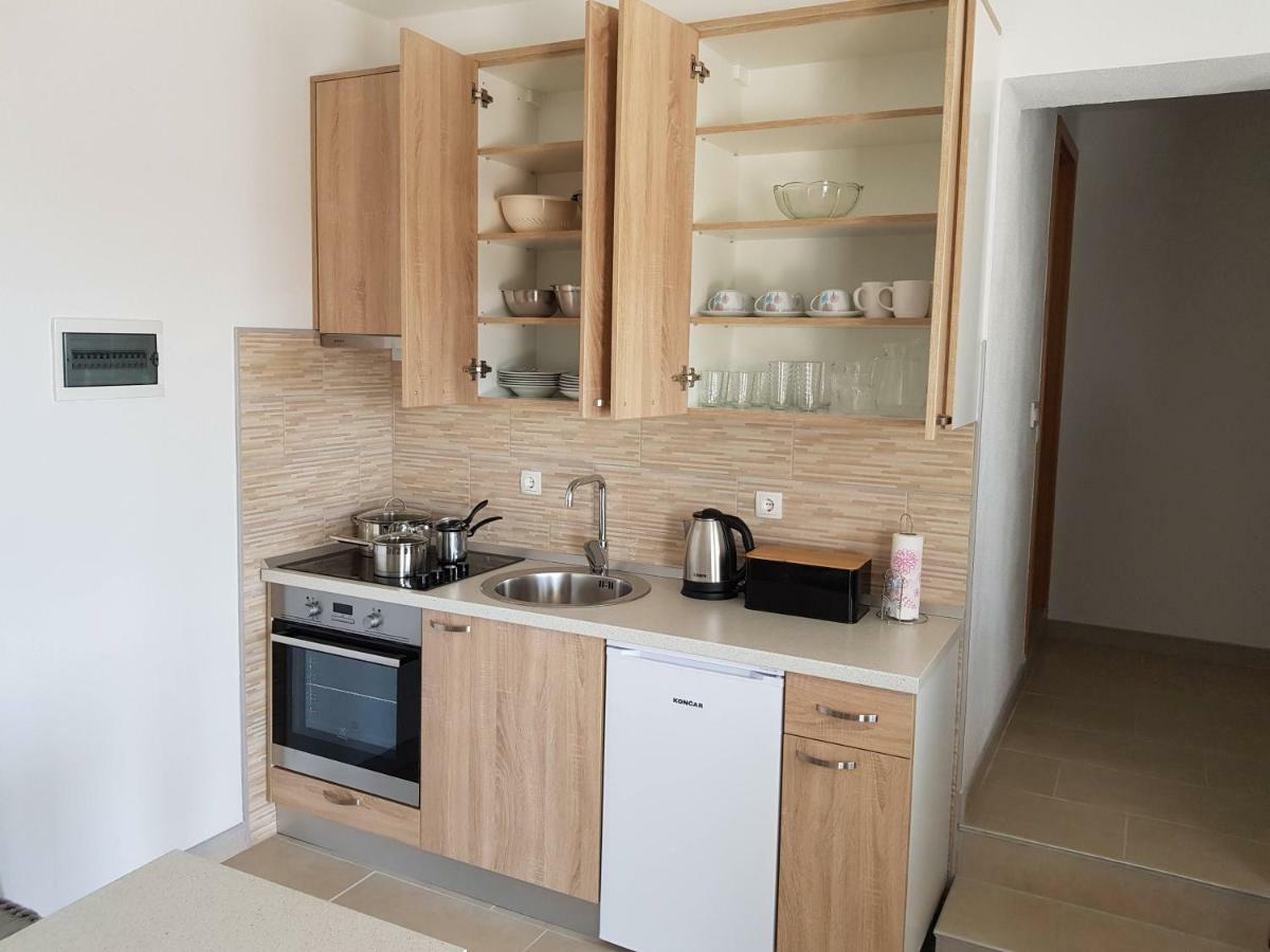 Apartments Tri Mora Ražanac Extérieur photo
